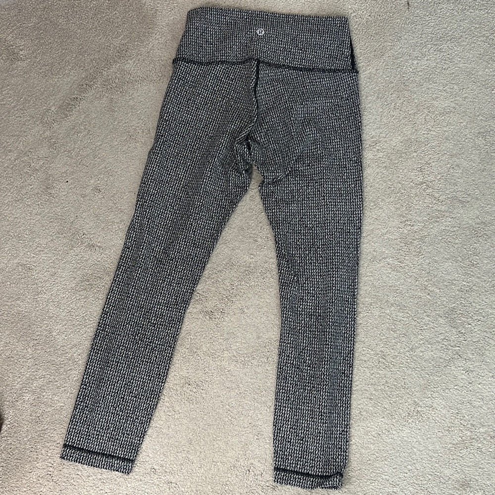 Lululemon sz 6 pants. Great condition. 7/8 length